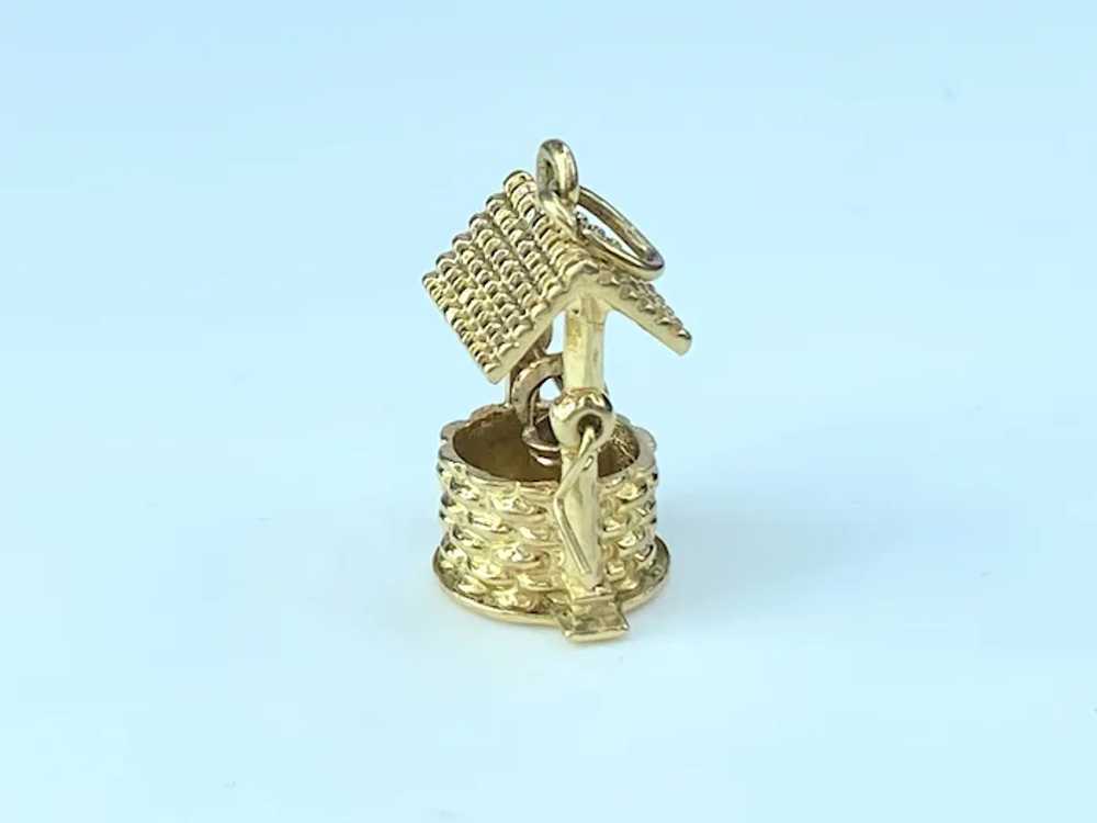 Vintage 14K yellow Gold Wishing Well with moving … - image 2