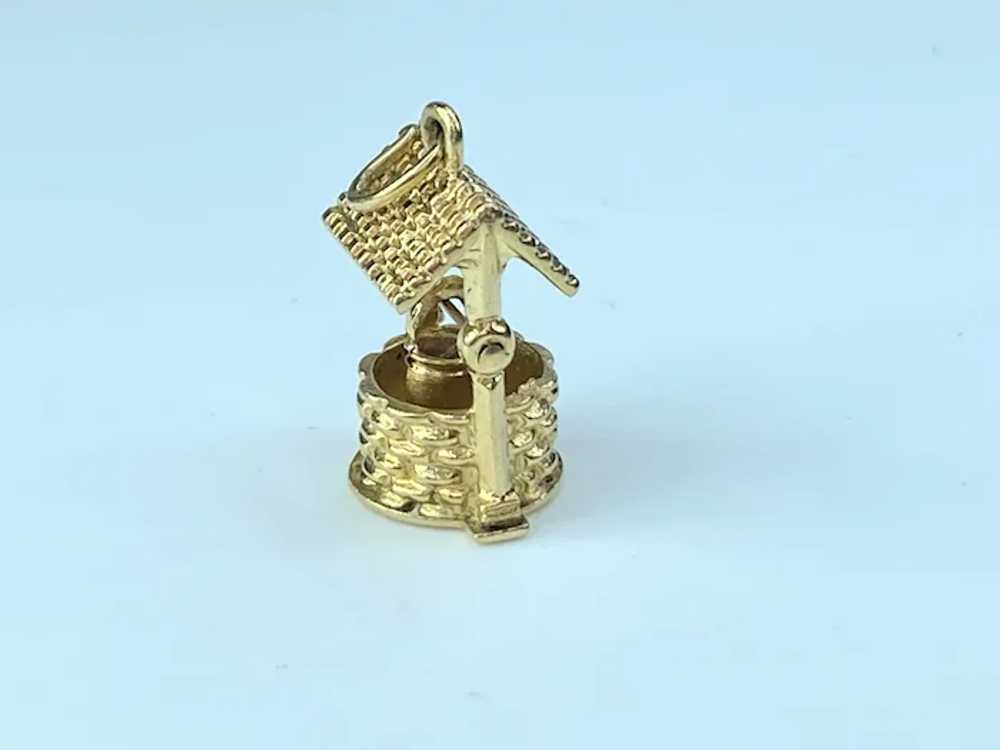 Vintage 14K yellow Gold Wishing Well with moving … - image 3