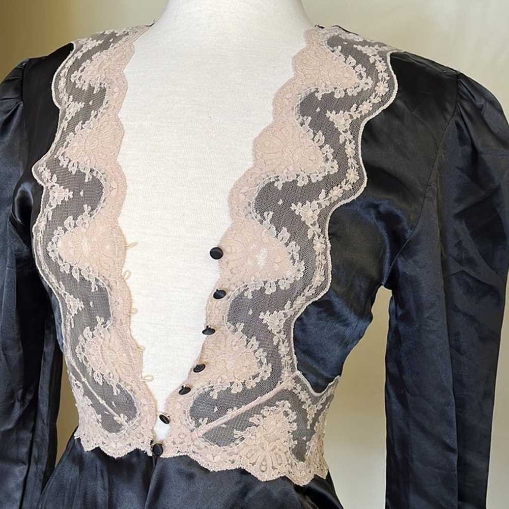 Vintage Blouse Black Satin Cream Lace S Small - image 4