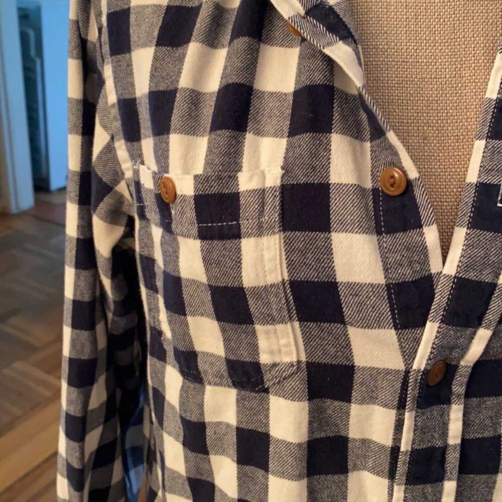 Vintage Old Navy fab flannel with top pockets - image 2