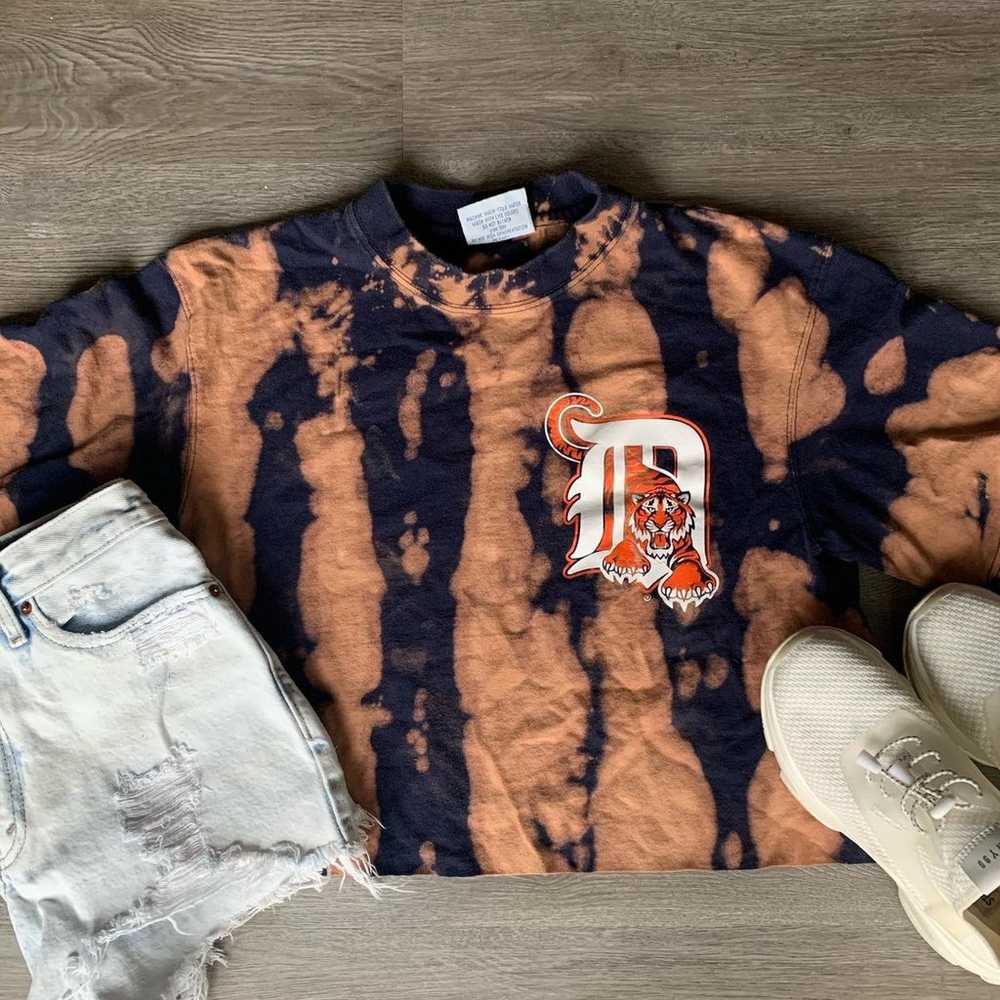 Vintage bleach dyed tigers tee - image 1