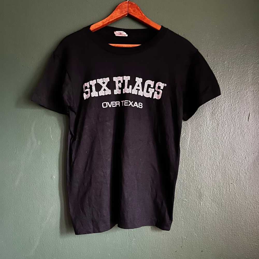 Vintage Six Flags Over Texas Black Glitter Tee Me… - image 1