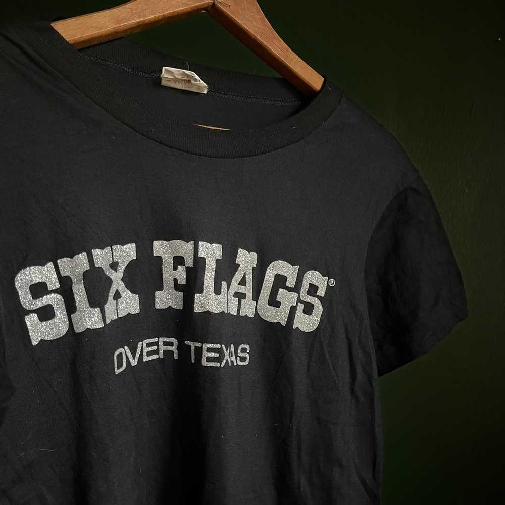 Vintage Six Flags Over Texas Black Glitter Tee Me… - image 3