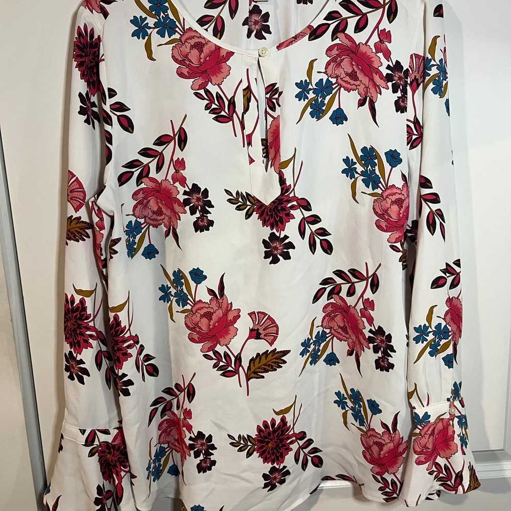 Ann Taylor LOFT  Top White Floral Print Blouse Ke… - image 1