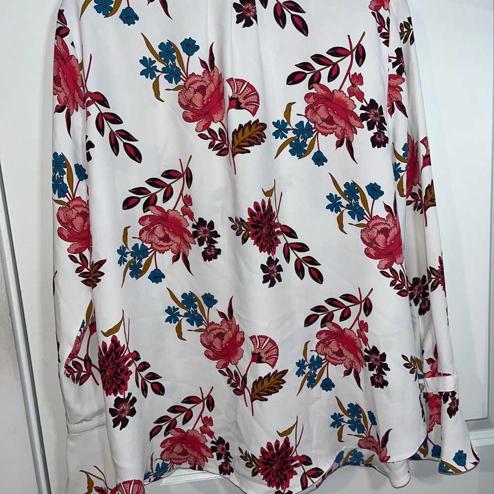 Ann Taylor LOFT  Top White Floral Print Blouse Ke… - image 2