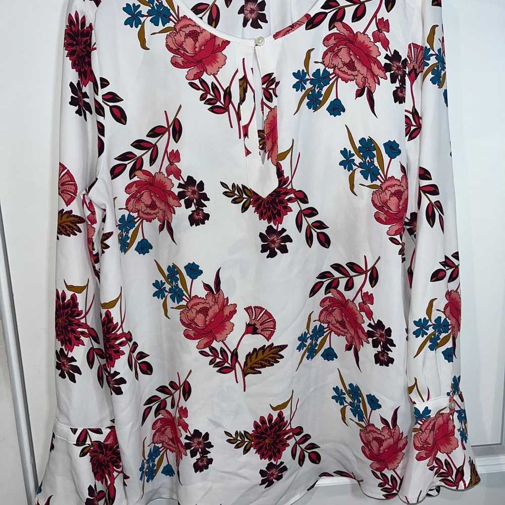 Ann Taylor LOFT  Top White Floral Print Blouse Ke… - image 3