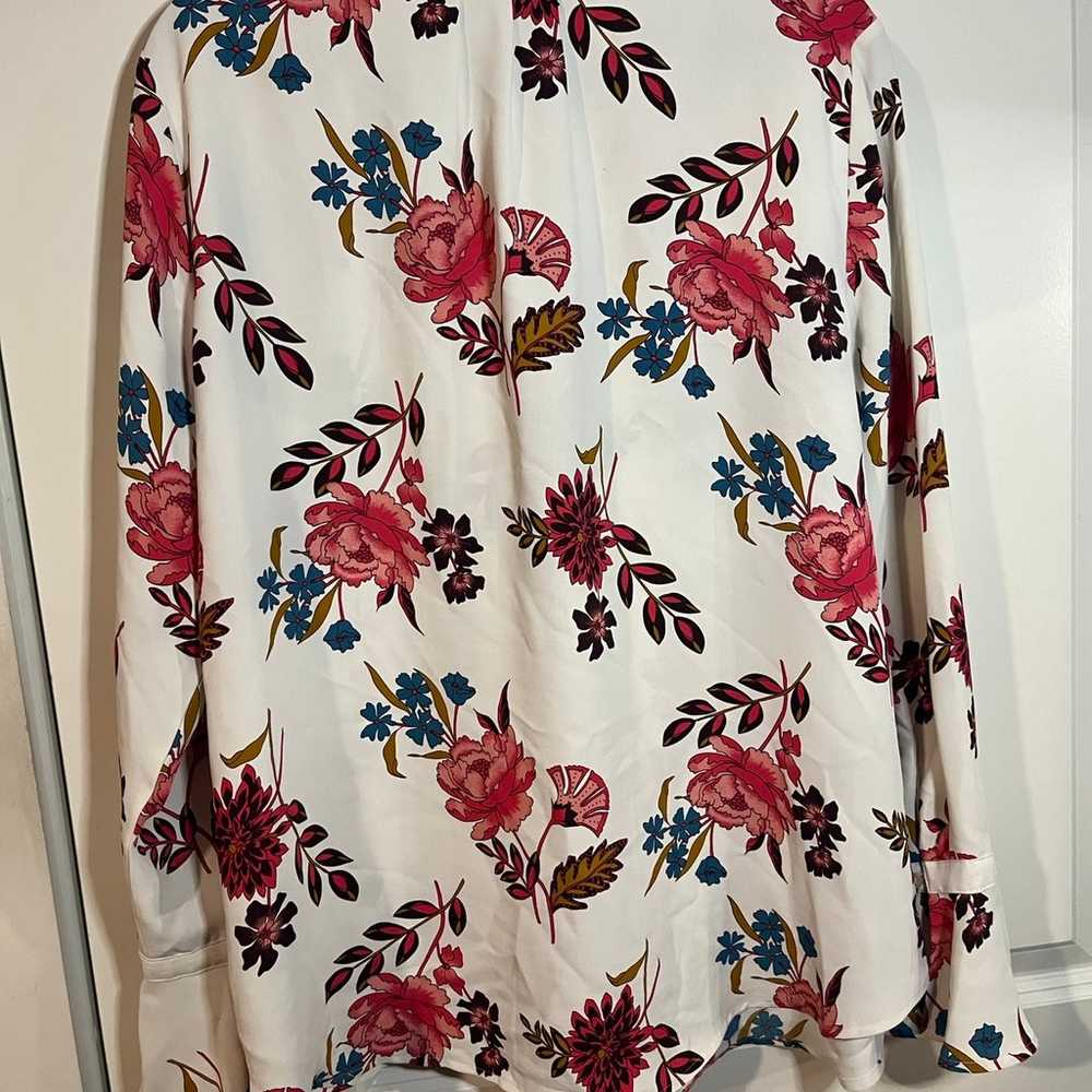 Ann Taylor LOFT  Top White Floral Print Blouse Ke… - image 4