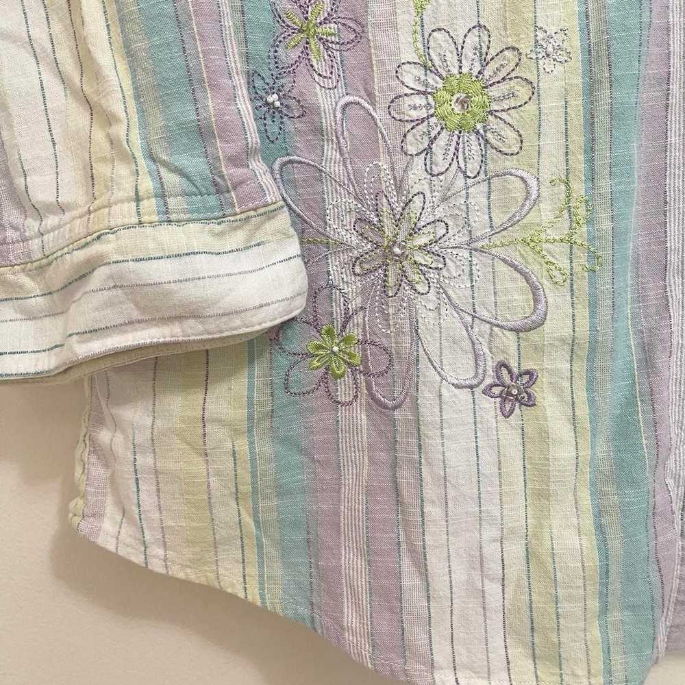 Vintage pastel striped, floral embroidered button… - image 3