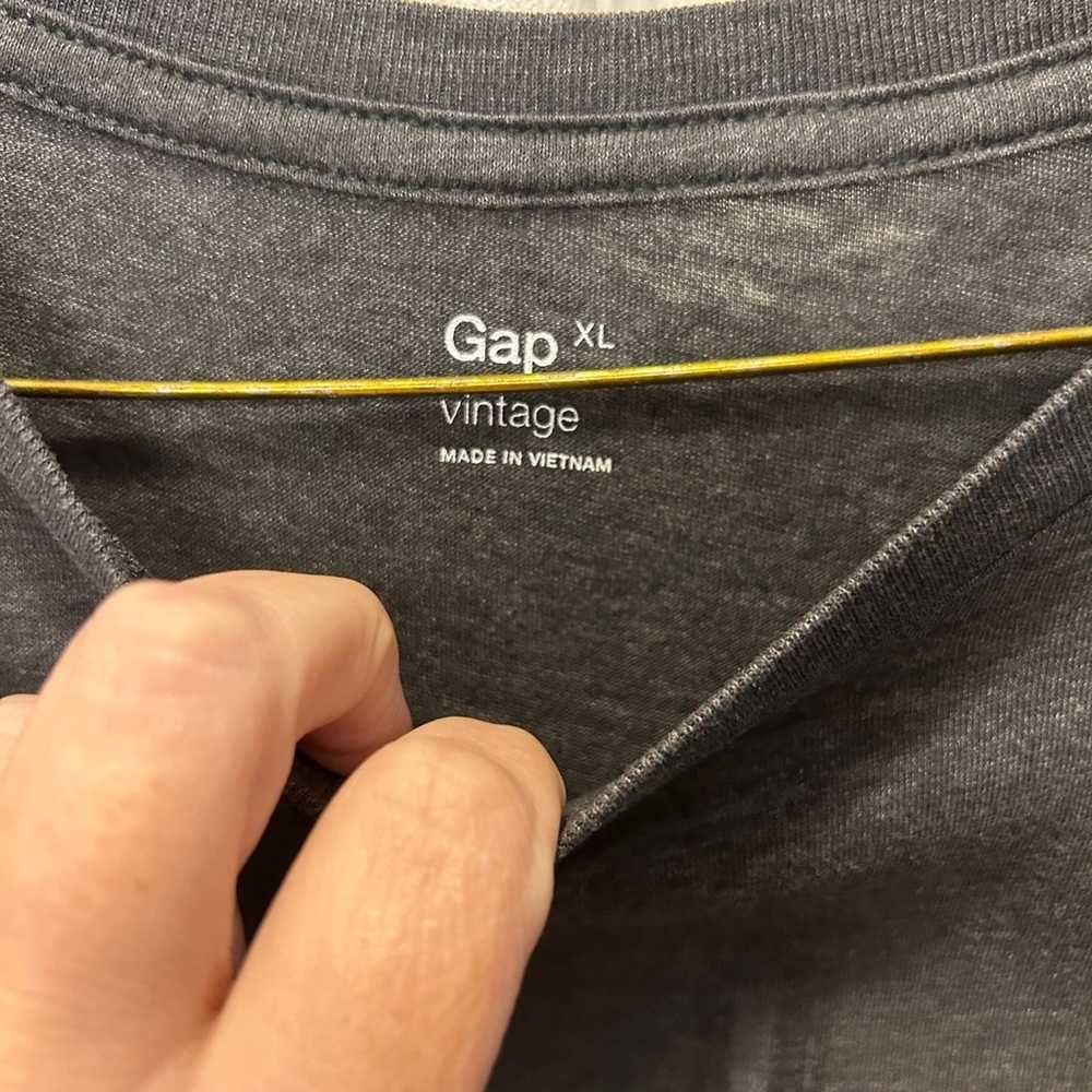 Gap xl T-shirt - image 4