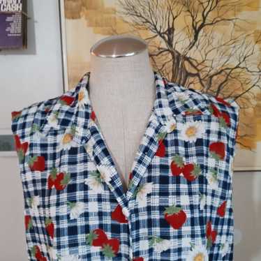 Vintage strawberry and Daisy tank top - image 1