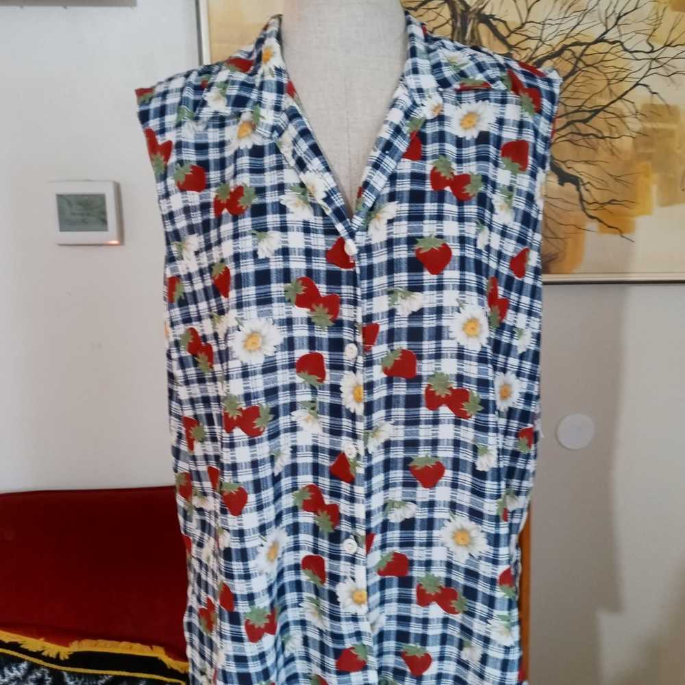 Vintage strawberry and Daisy tank top - image 3