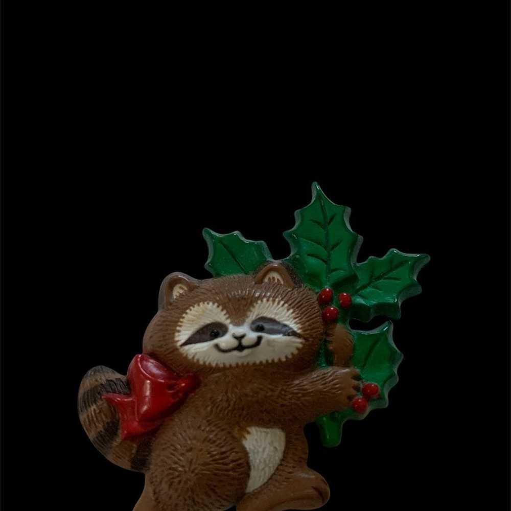 Vintage 1986 Hallmark Christmas Raccoon Pin - image 4