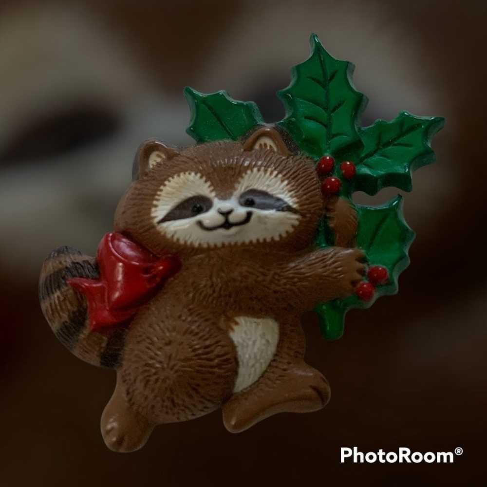 Vintage 1986 Hallmark Christmas Raccoon Pin - image 8