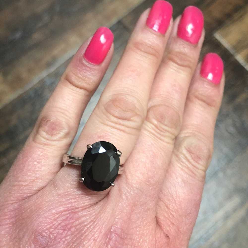 * Beauty LARGE Black Stone FASHION Ring - image 1