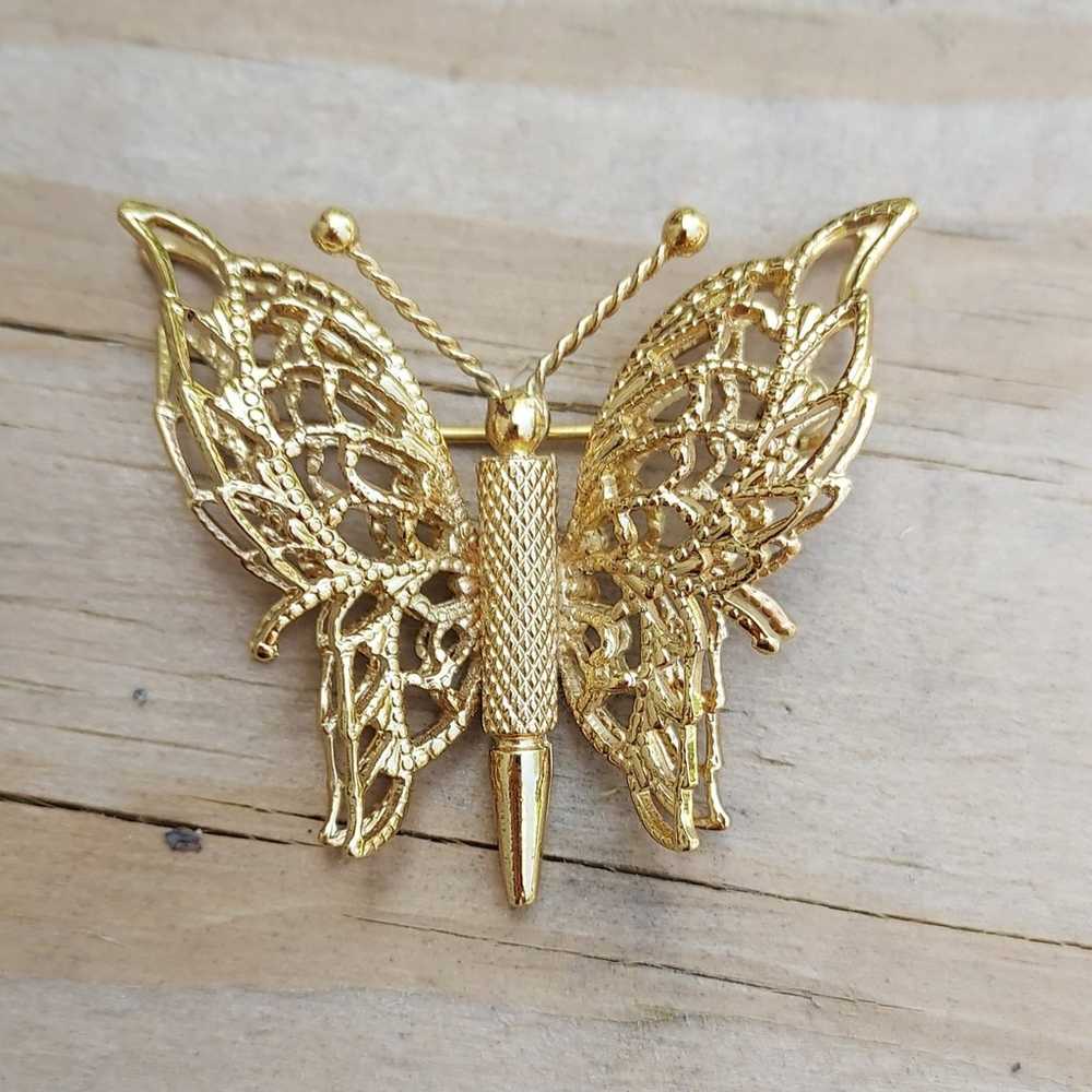 VTG Signed MONET Goldtone Double Wings Filigree B… - image 4