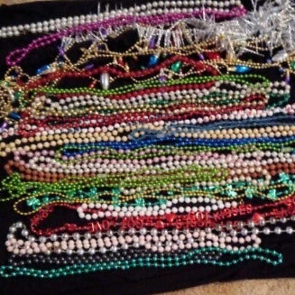 3 LB Marti Gras beads. At least 25 unbroken neckl… - image 8