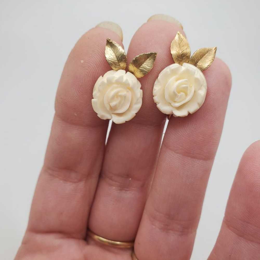 Antique/ vintage Krementz screw back earrings - image 1