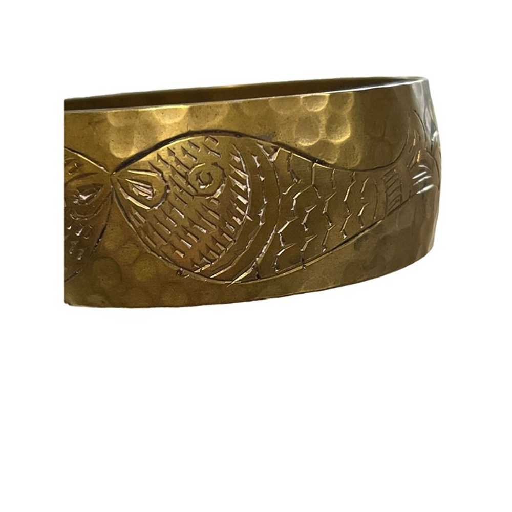 Vintage Brass Etched Bangle Bracelet Koi Fish Kis… - image 2