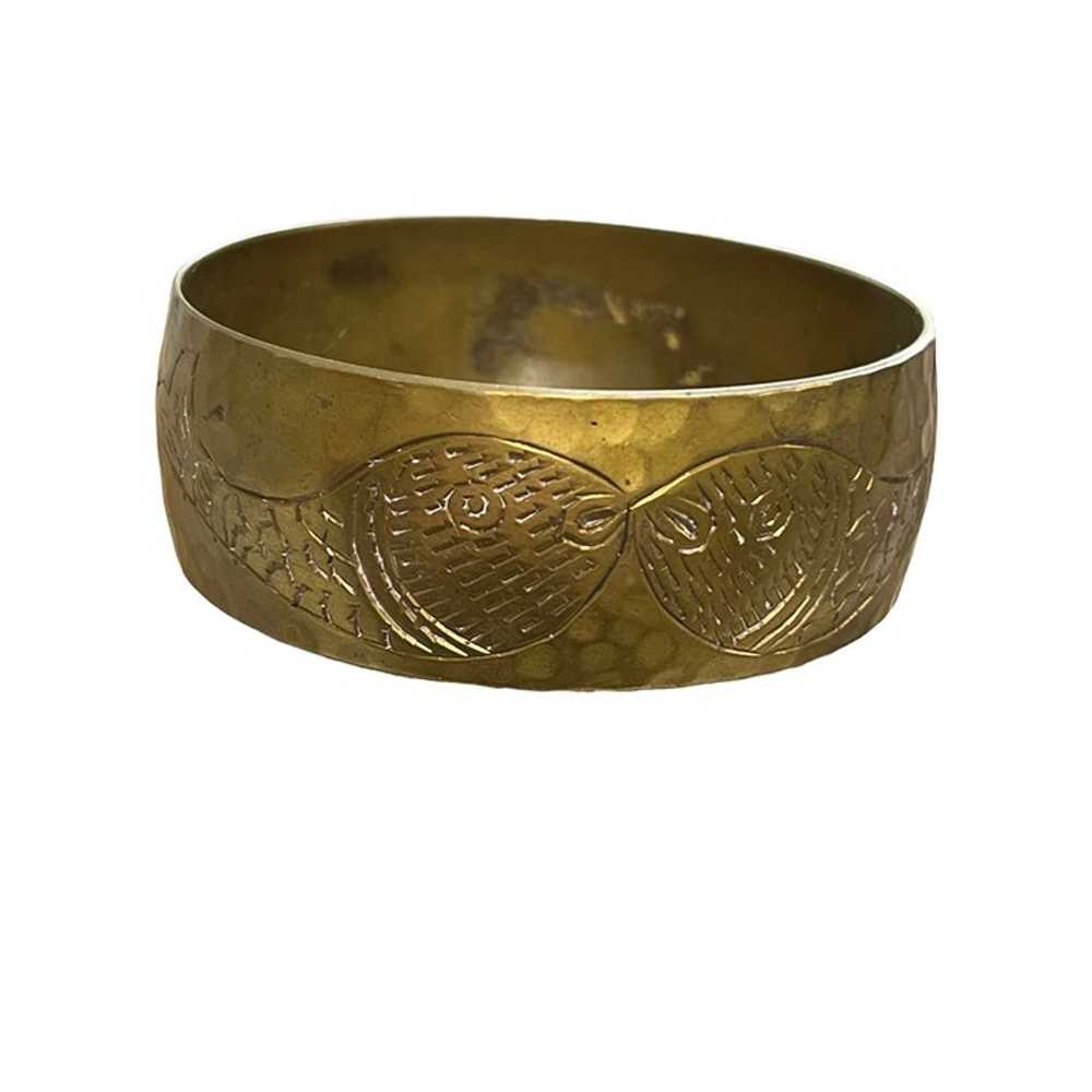 Vintage Brass Etched Bangle Bracelet Koi Fish Kis… - image 3