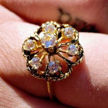 VINTAGE 18kt GOLD flower ring - image 1