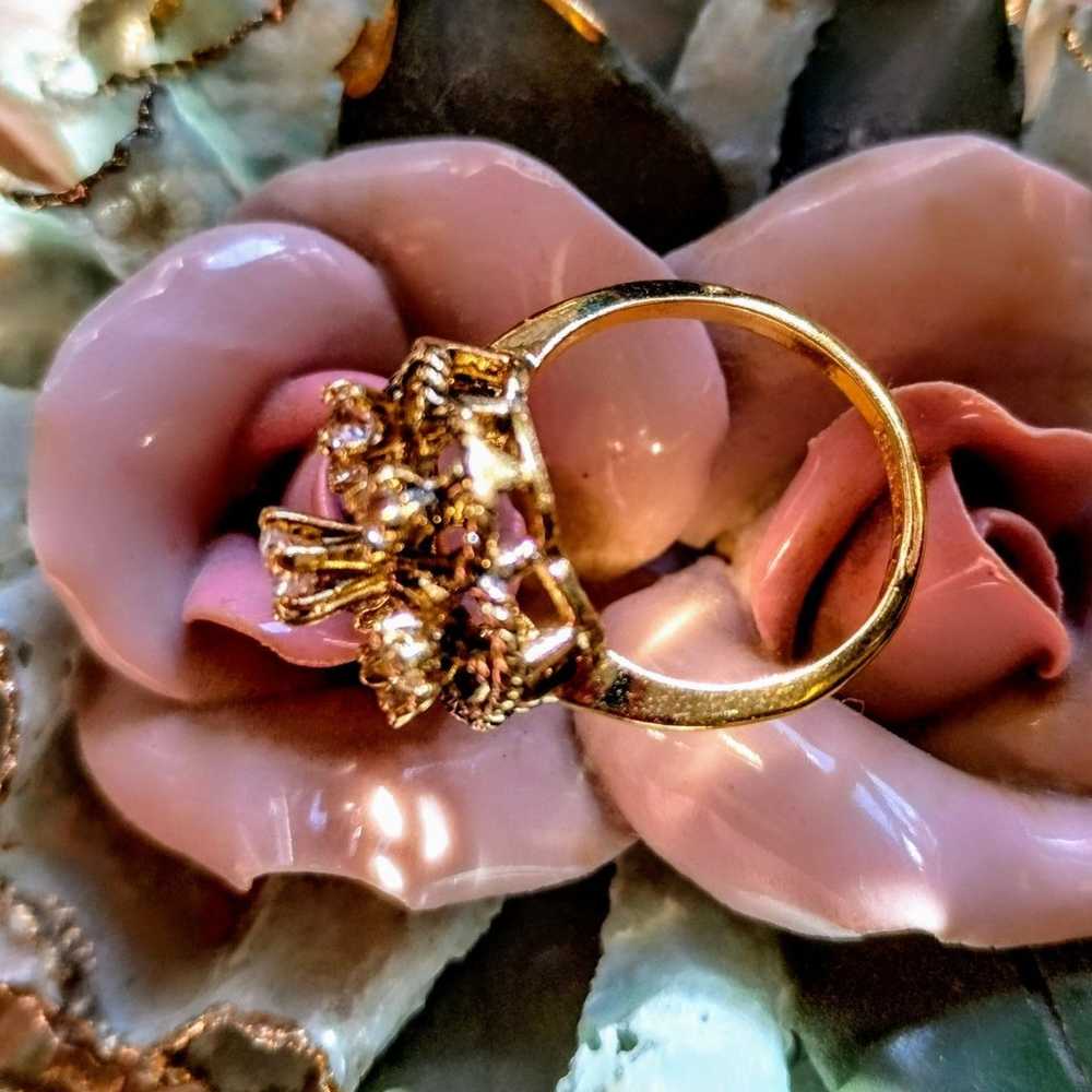 VINTAGE 18kt GOLD flower ring - image 5