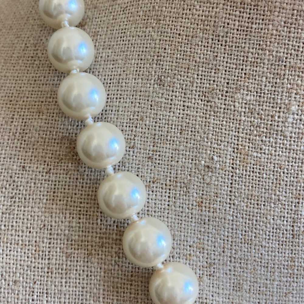 Vintage 8mm faux pearl necklace - image 2