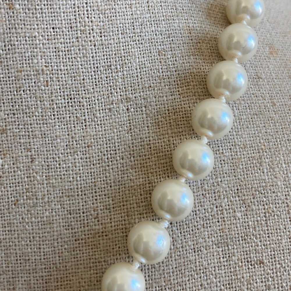 Vintage 8mm faux pearl necklace - image 3