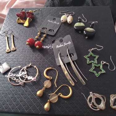 LOT OF 12 EARRINGS - image 1