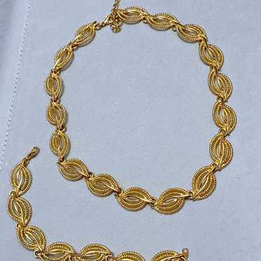 Vintage gold tone jewelry - image 1