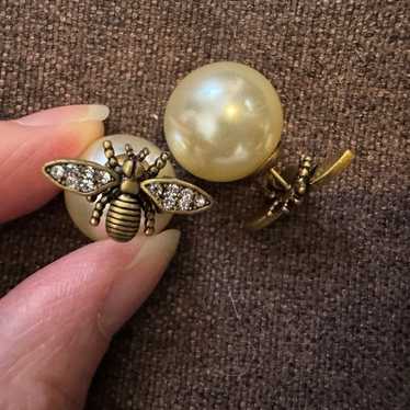 Vintage bees Pearl earnings for women - image 1