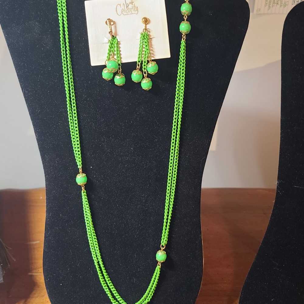 VINTAGE CELEBRITY GREEN ENAMEL CHAIN 40" - image 1