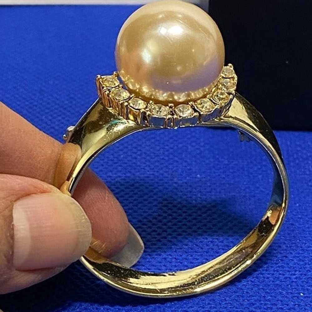 Vintage Giant Gold Tone Faux Pearl Ring Brooch 80… - image 2