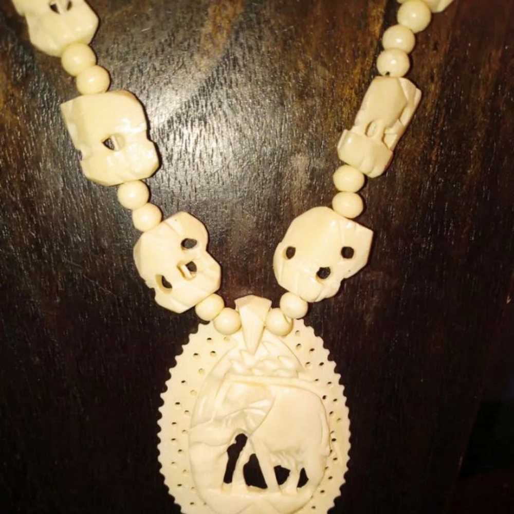 Necklace bone hand carved 1970s India - image 11