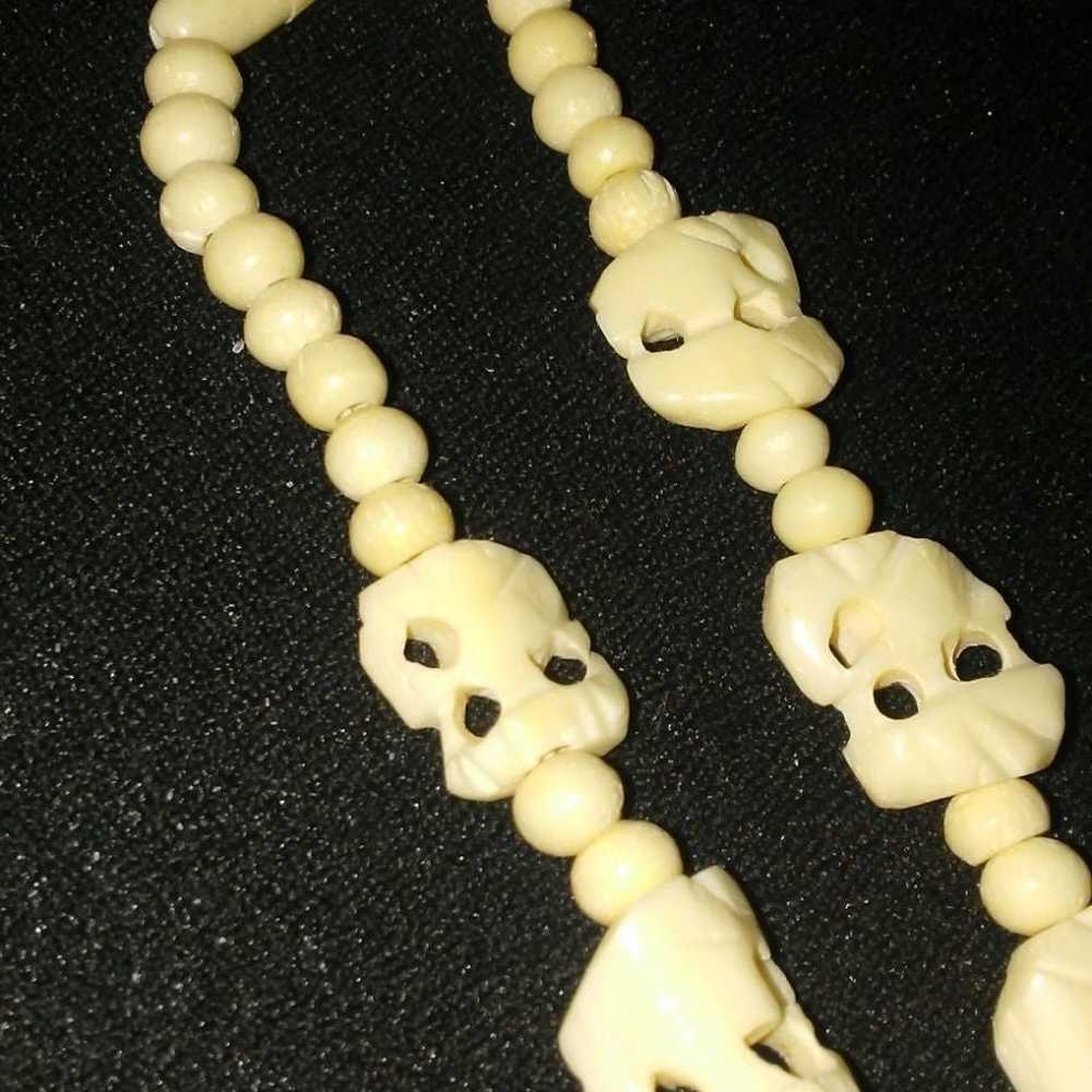 Necklace bone hand carved 1970s India - image 6