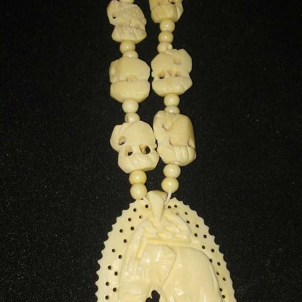 Necklace bone hand carved 1970s India - image 8