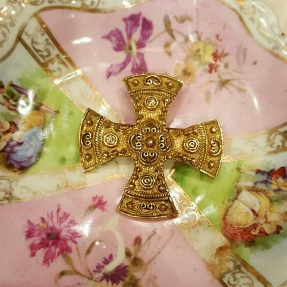 NYC ACCESSORIES GOLDTONE CROSS PENDANT/BROOCH - image 3