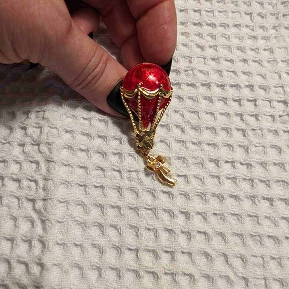 Red balloon pin - image 1