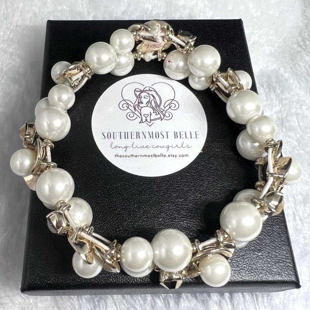 Vintage Faux Pearl and Gold Flower Bracelet Women… - image 1