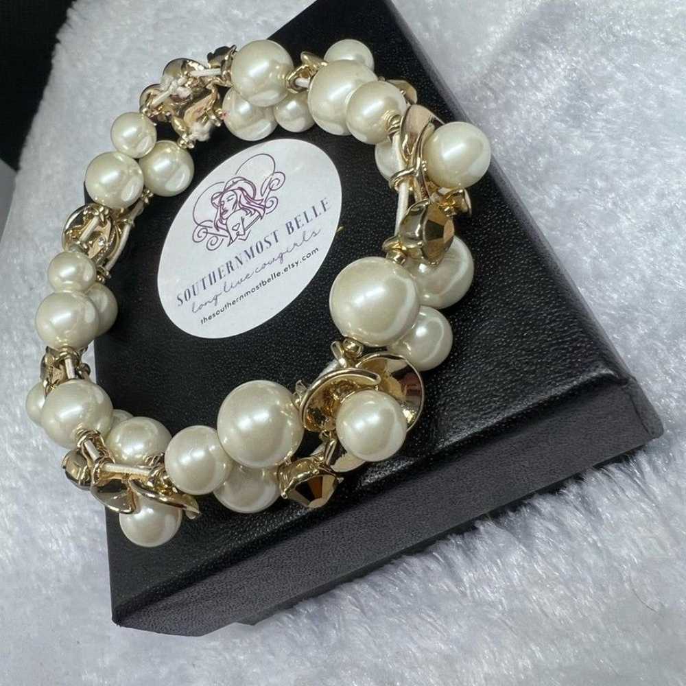 Vintage Faux Pearl and Gold Flower Bracelet Women… - image 3