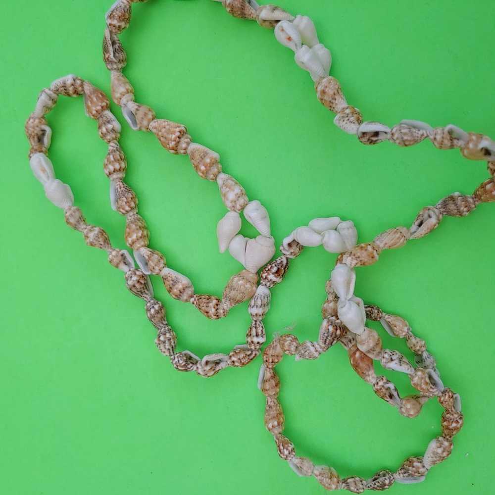 Necklace made out of shells - image 1