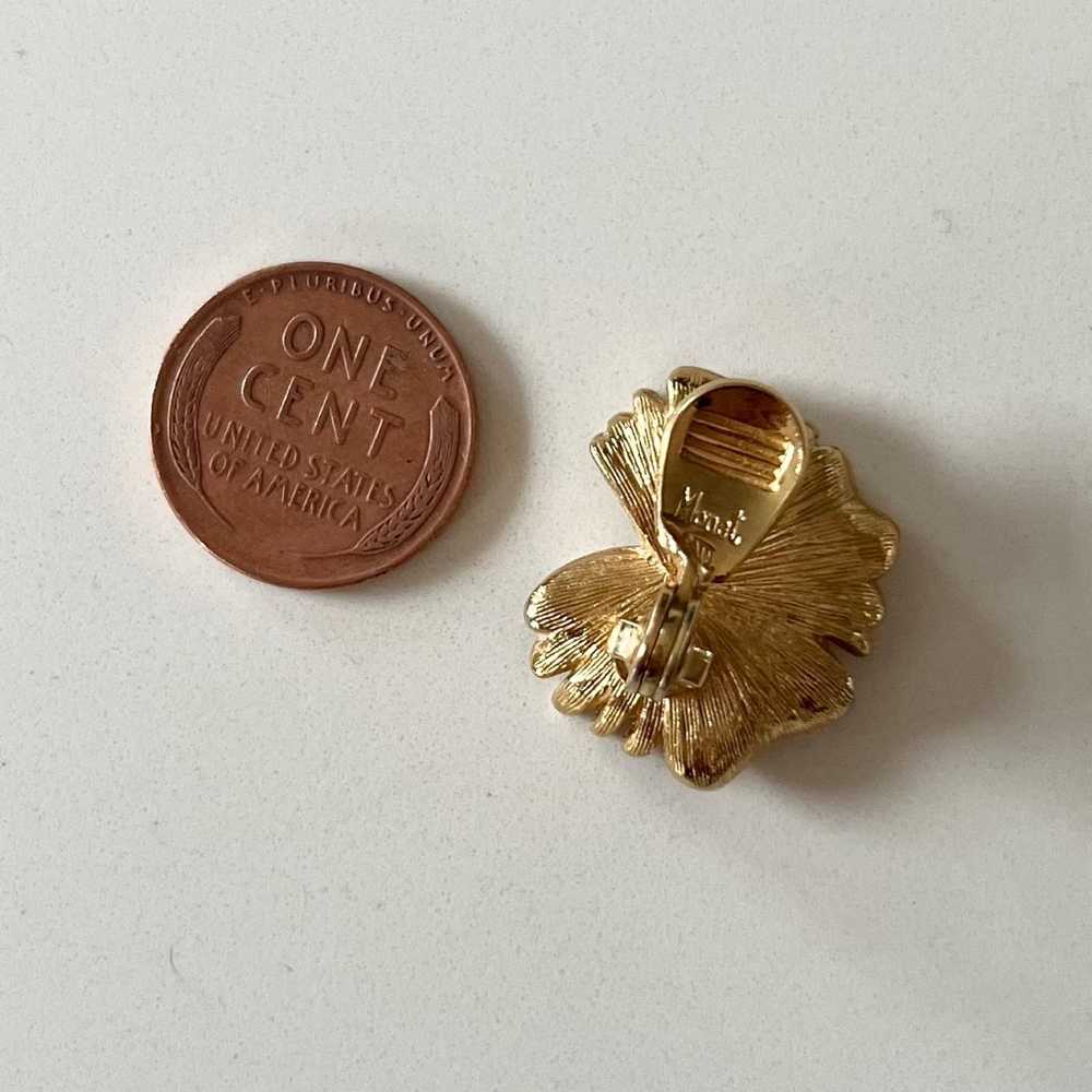 Vintage Monet Gold Tone Leaf Clip on Earrings - image 9