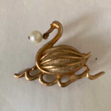 Vintage Gold Tone Swan Brooch signed Kramer - image 1