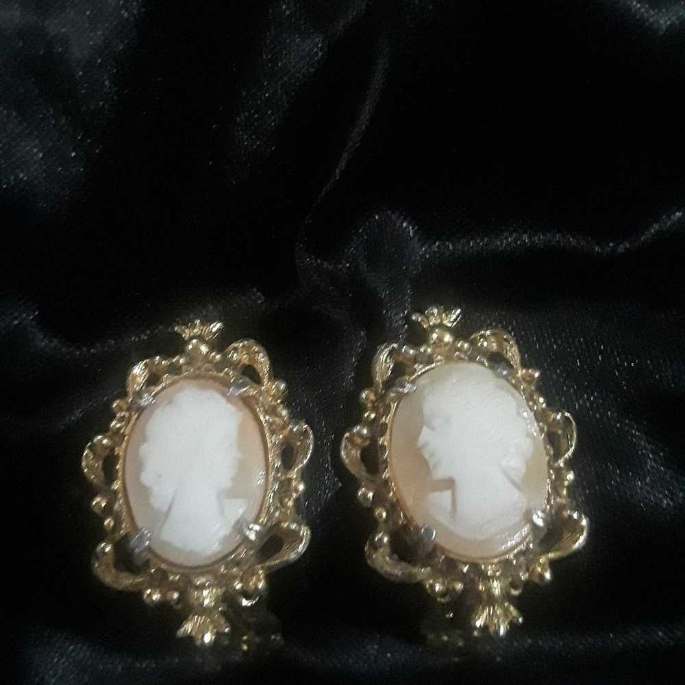 Vintage Cameo clip earrings - image 1