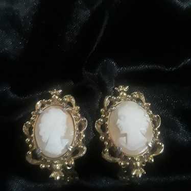 Vintage Cameo clip earrings - image 1