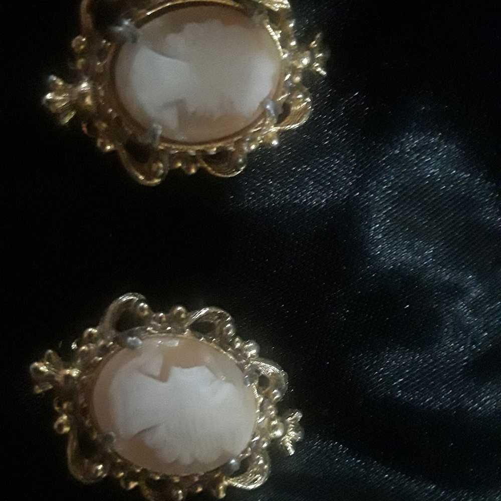 Vintage Cameo clip earrings - image 4