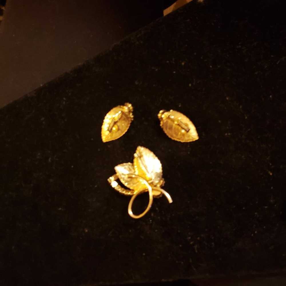 Vintage Gold Leaf, Amber Stones Brooch and Earrin… - image 2