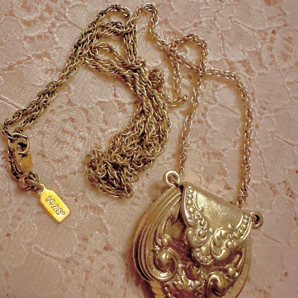 Vintage 1928 purse necklace  opens also ! - image 2