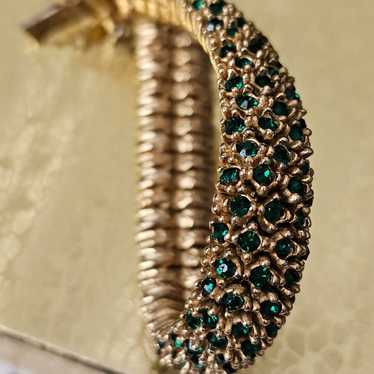 VINTAGE 8 INCH GOLDTONE, WITH GREEN STONES BRACELE