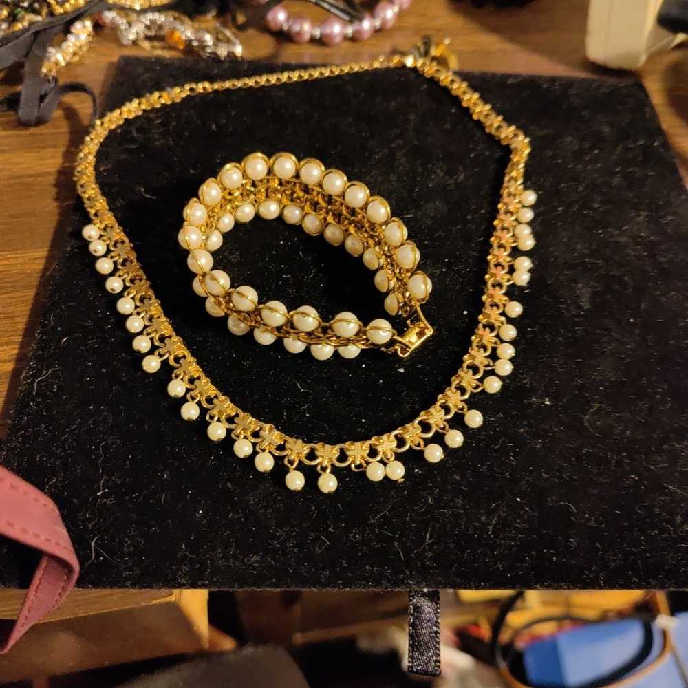 Beautiful vintage pearl necklace n bracelet - image 1