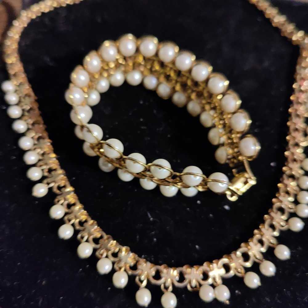 Beautiful vintage pearl necklace n bracelet - image 2